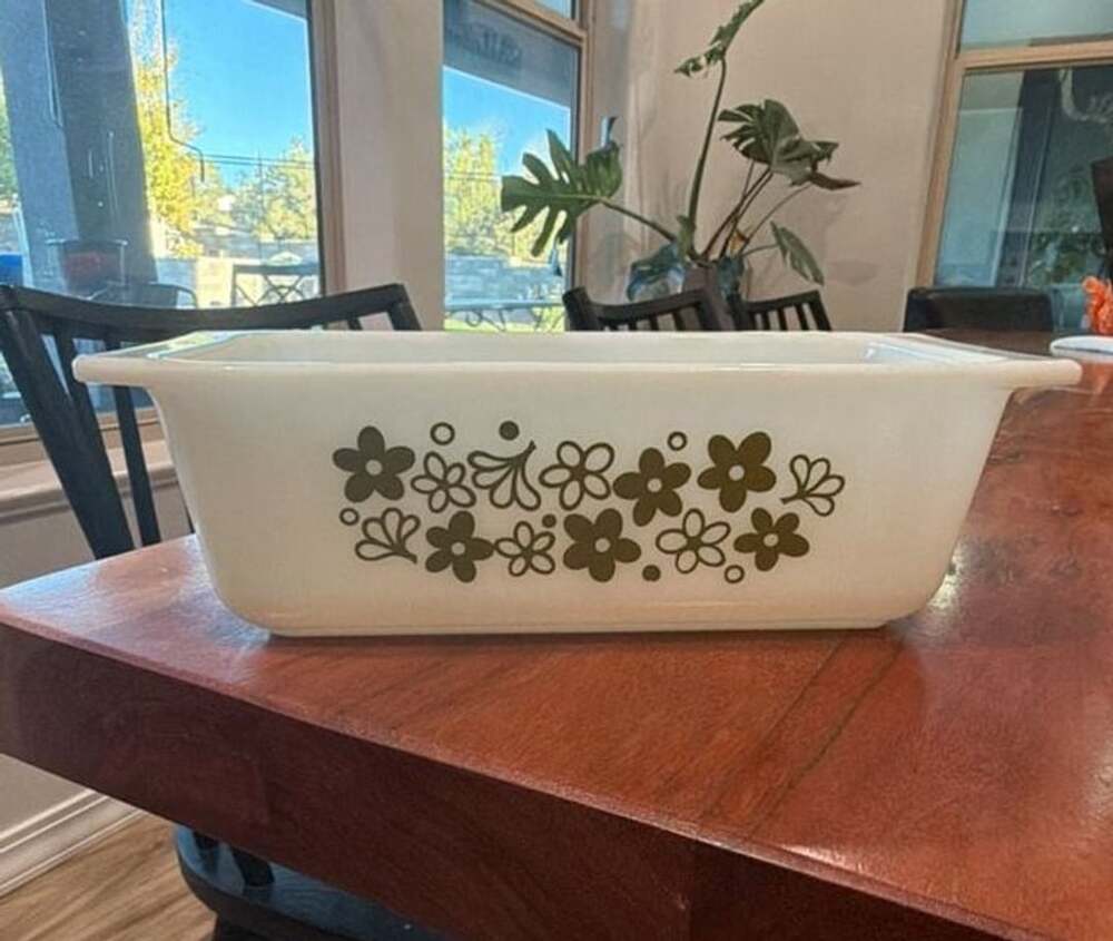 Vintage Pyrex Spring Blossom Crazy Daisy Bread Loaf Pan 913